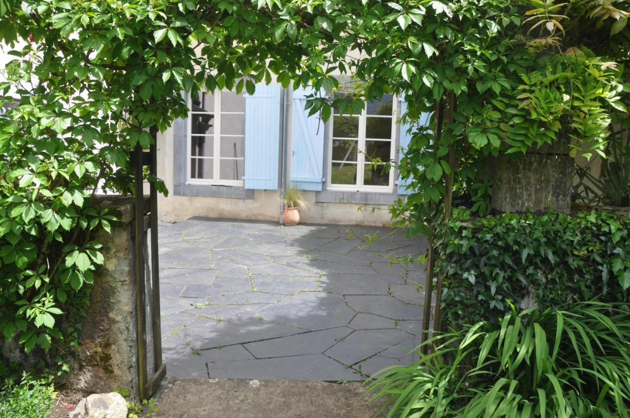 Gîte d'étape Le Couvent d'Ossau Louvie Juzon Exterior foto
